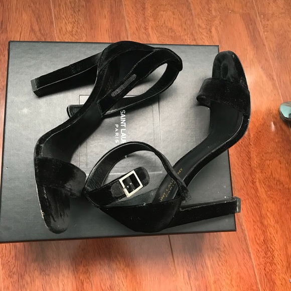 Saint Laurent Velvet Grace ankle strap sandals - Picture 4 of 5